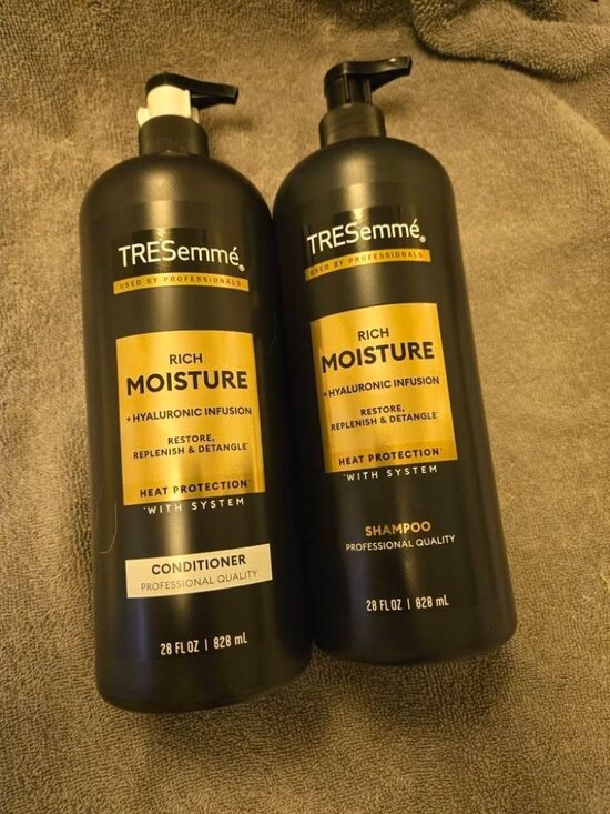 Tresemme Rich Moisture Shampoo and Conditioner - Picture 1 of 1